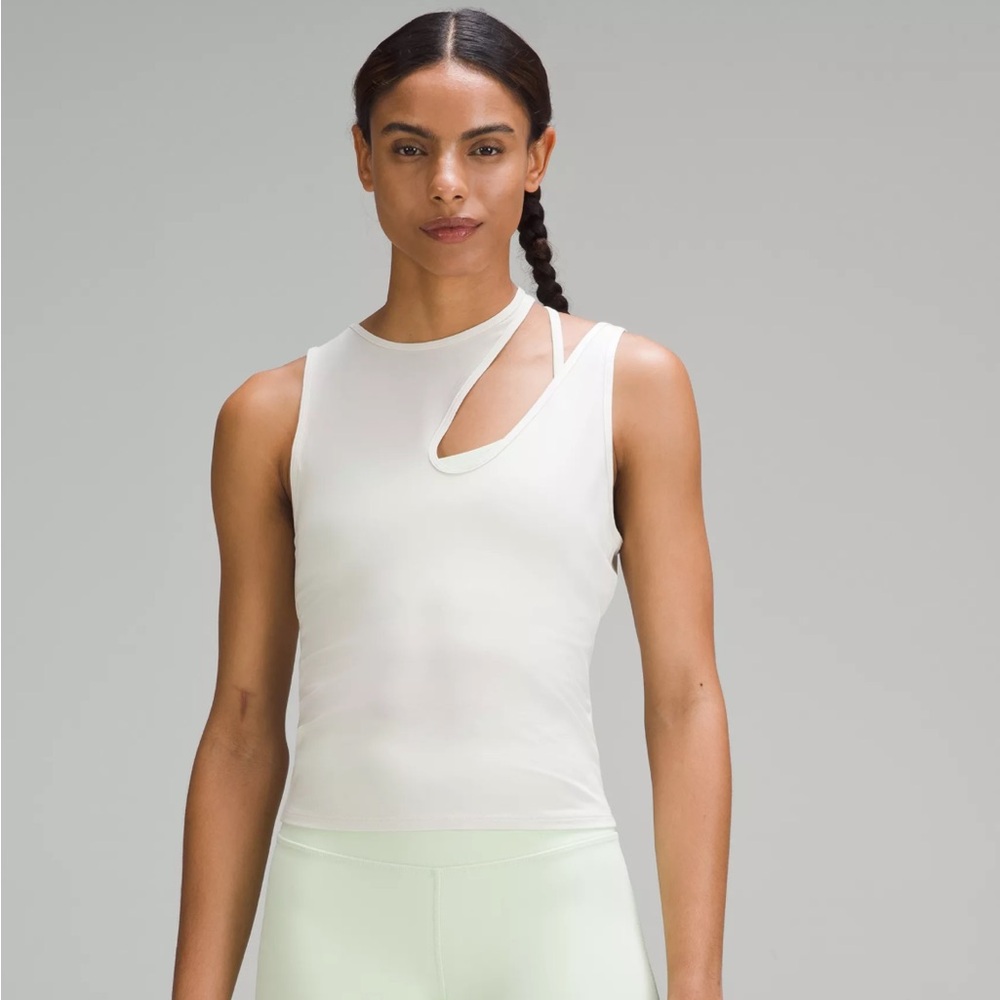 Shoulder cut bone lululemon top